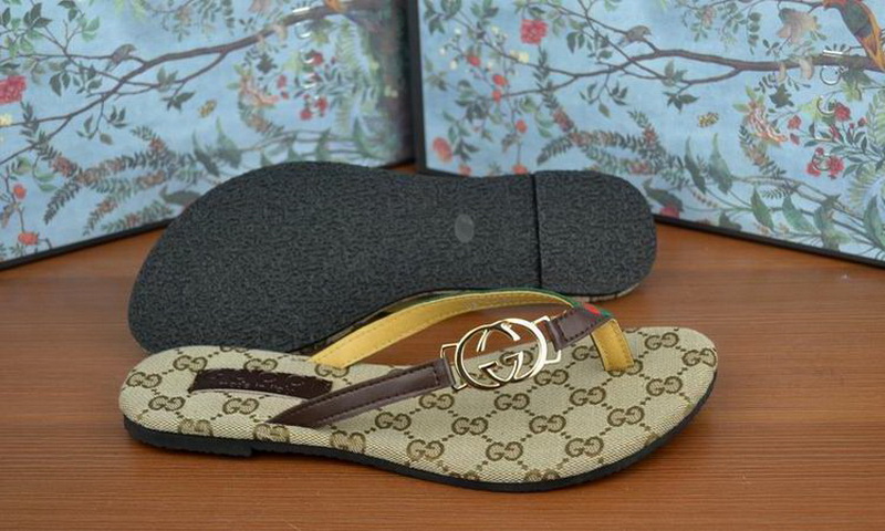 Gucci Slippers Woman--073